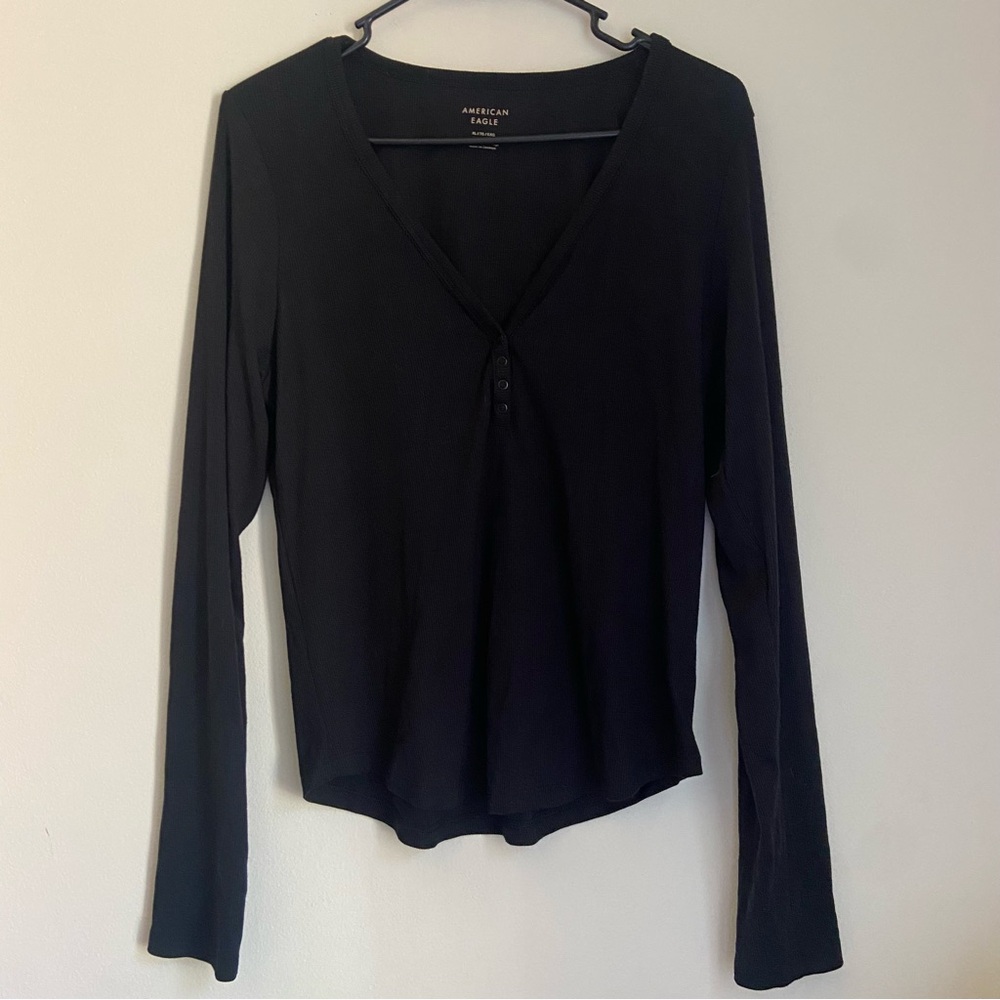 American Eagle Extra Large Black V neck Button up Long Sleeve